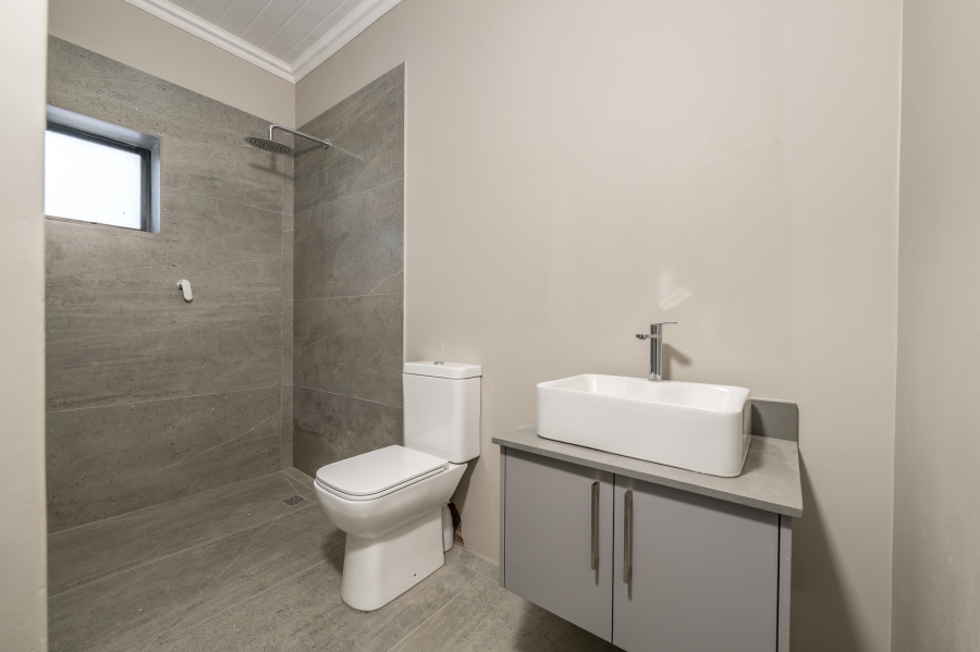 3 Bedroom Property for Sale in Outeniquasbosch Western Cape